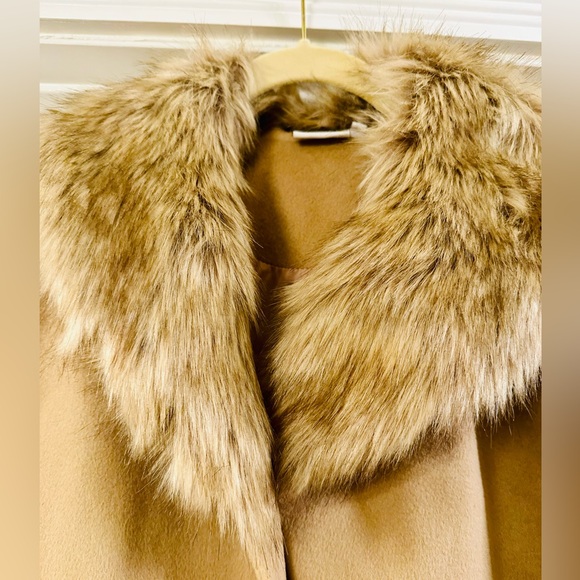 Vila coat with removable fur collar NWT.  Size S - Picture 4 of 7